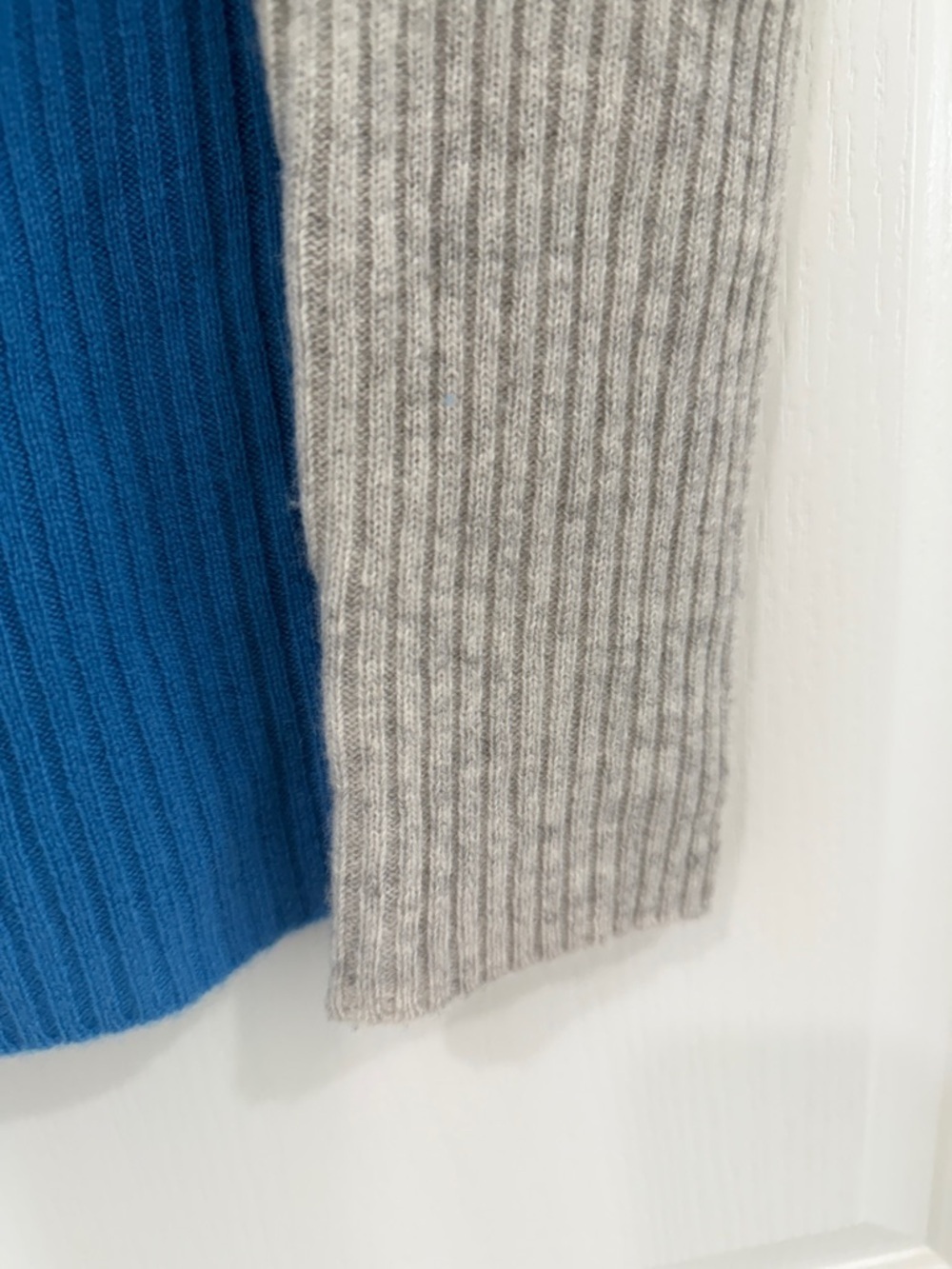 Pure Amici 100% cashmere  Bright Blue Ribbed Turtleneck with Light Gray Cuffs XS - Picture 4 of 7